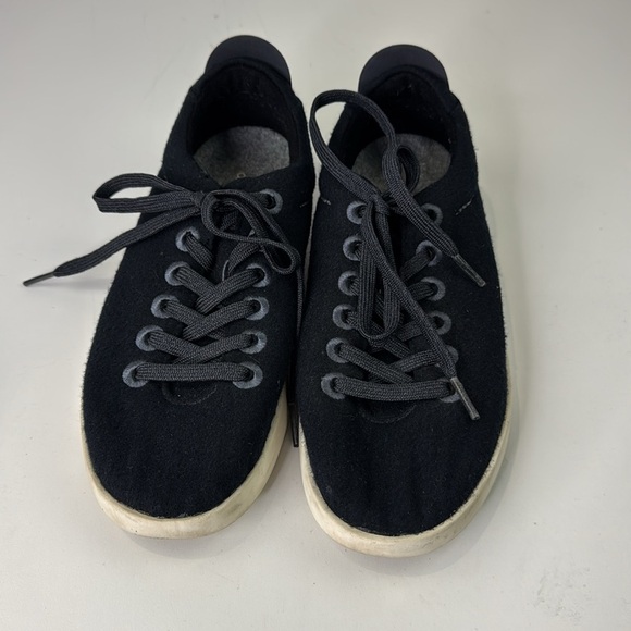 Allbirds Black Sneakers Minimalist Design - Picture 3 of 9